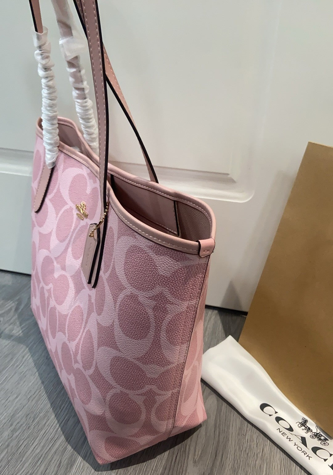 City Tote Bag Signature Canvas Powder Pink CAL49 Outlet NEW