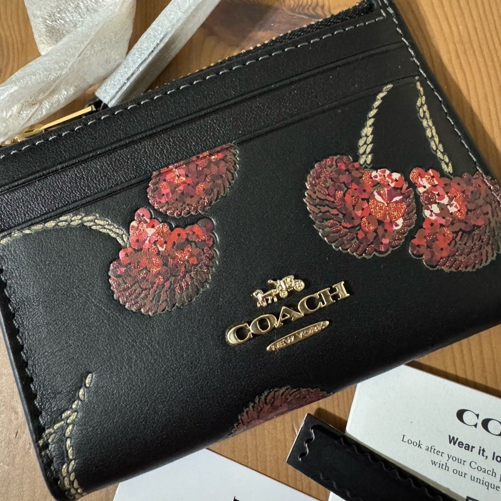 NWT ❤️ Coach Mini Skinny Id Case With Cherry Print