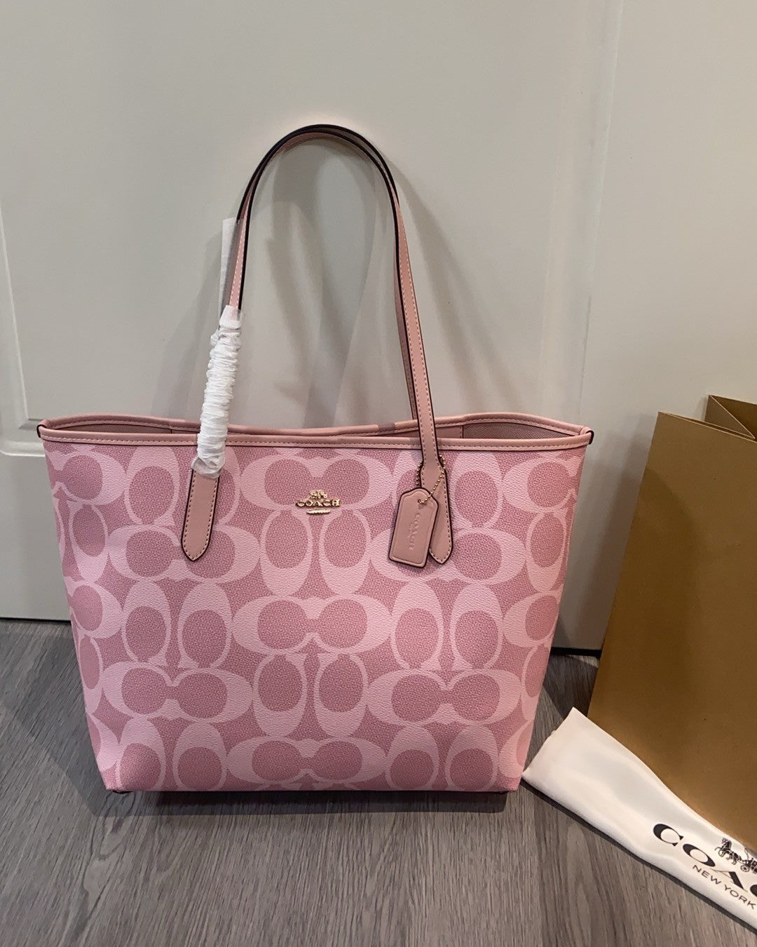 City Tote Bag Signature Canvas Powder Pink CAL49 Outlet NEW