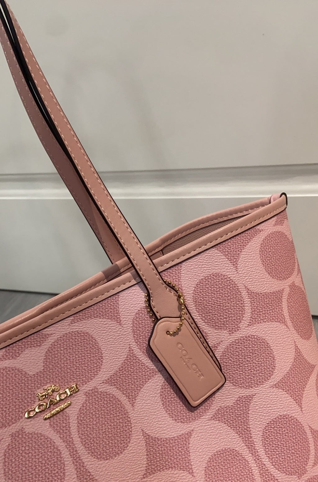 City Tote Bag Signature Canvas Powder Pink CAL49 Outlet NEW