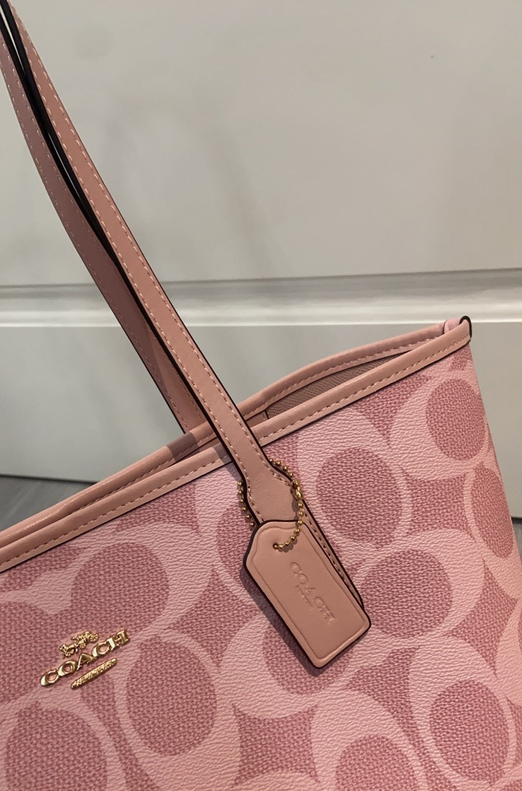 City Tote Bag Signature Canvas Powder Pink CAL49 Outlet NEW