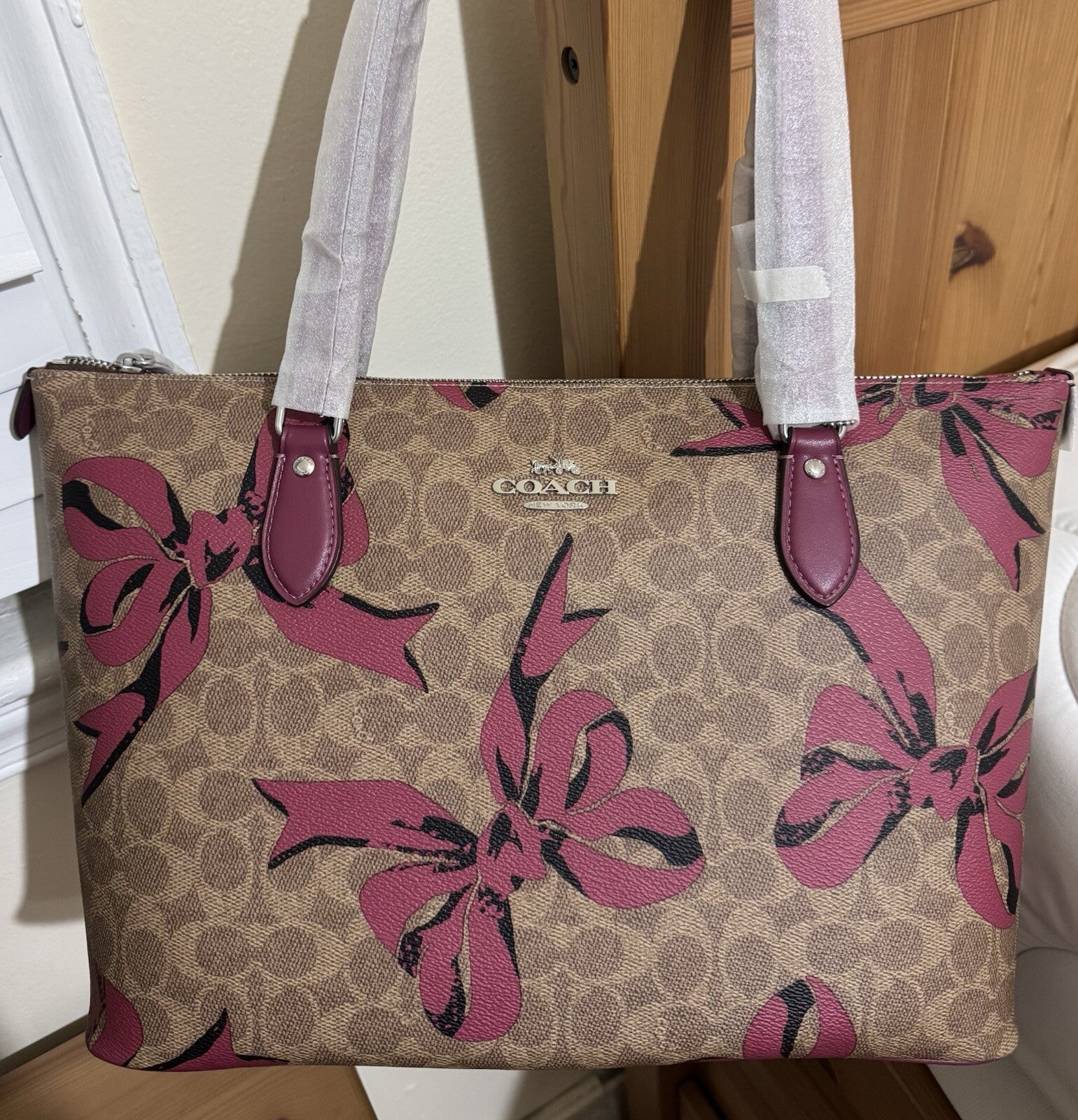 NWT Coach Gallery Tote Bag In Signature Canvas With Bow Print CZ174 🎁